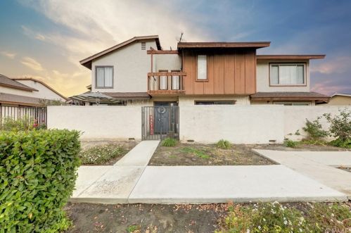 8051 70th St, Paramount, CA 90723-5456