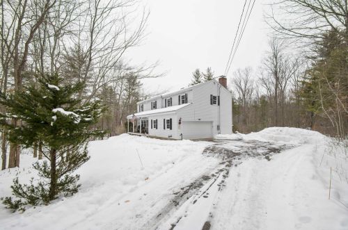 64 River Rd, Stratham, NH 03885-2317