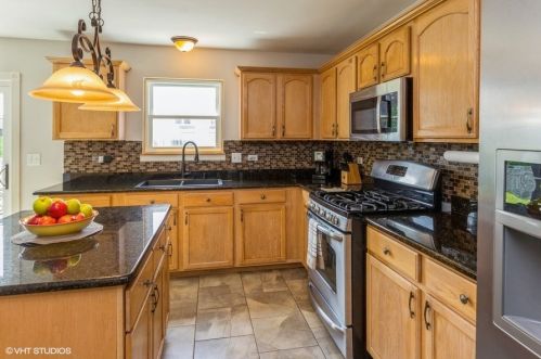1105 Bay Hill Ln, Joliet, IL 60404-8172