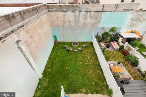 1324 Howard St, Philadelphia PA 19122-2445 exterior