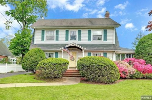 454 3rd St, Oradell, NJ 07649-1718