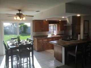 6372 Down Dr, Huntington Beach CA  92647-2906 exterior