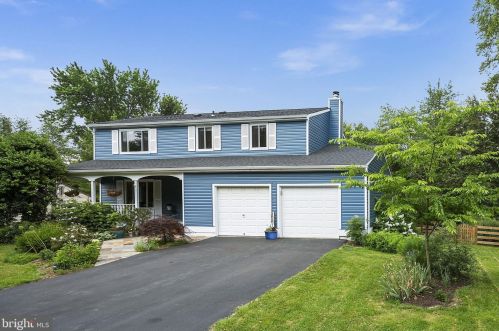 12817 Gatepost Ct, Herndon, VA 20171-2243