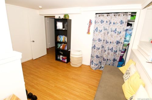 2871 Manoa Rd, Honolulu HI  96822-2120 exterior