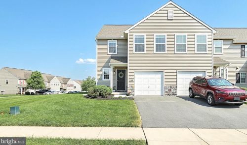 310 Cedar Run Dr, York, PA 17404-9100