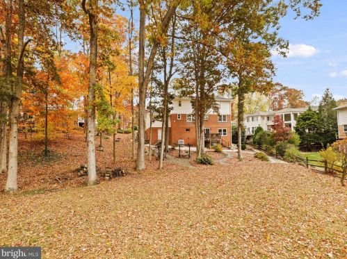 6702 Emporia Ct, Springfield VA  22152-3034 exterior