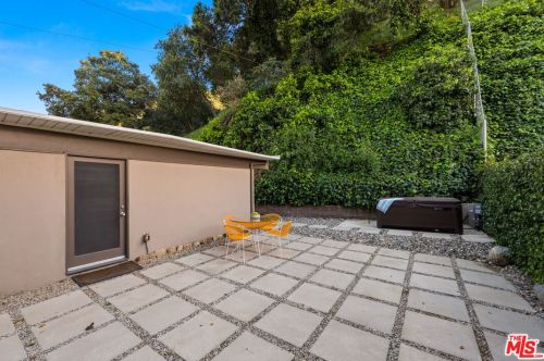 2430 Bywood Dr, Glendale CA  91206-4703 exterior