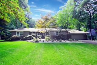 78 Edgewood Rd, Allendale, NJ 07401-1825
