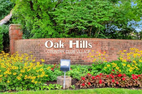 7704 Oak Ridge Ct, Palos Heights, IL 60463-2572