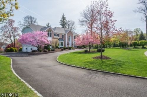 11 Millstone Ct, Morristown, NJ 07960-2607