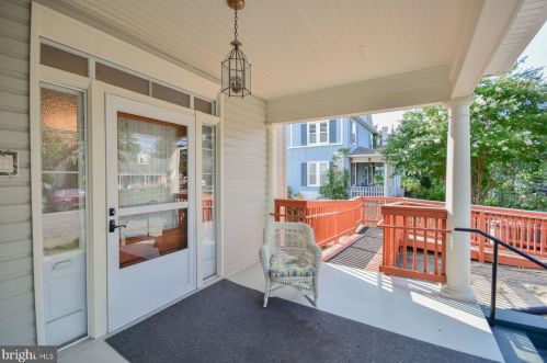 404 Church St, Charles Town, WV 25414-1312