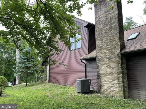 112 Bentley Ln, Lancaster PA  17603-6223 exterior