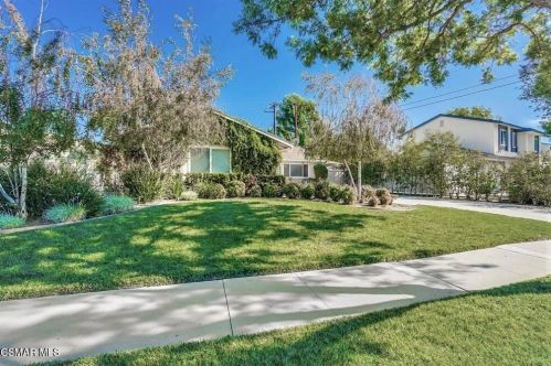 2090 Socrates Ave, Simi Valley, CA 93065-1733