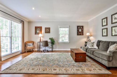 7225 Hunters Branch Dr, Atlanta GA  30328-1718 exterior