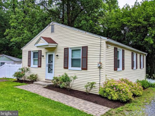 275 Ridge Ave, Ephrata, PA 17522-2554