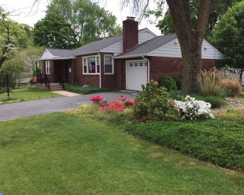 1078 Grove St, Florence, NJ 08518-1611
