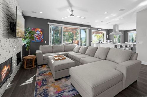 2219 Camino Robledo, Carlsbad, CA 92009-9336