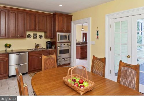 136 Mapleton Rd, Princeton NJ  08540-9600 exterior