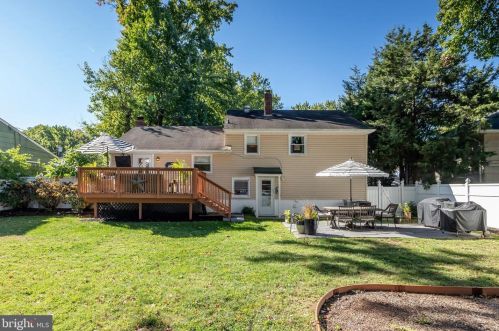 1213 Oakwood Rd, Tavistock NJ exterior