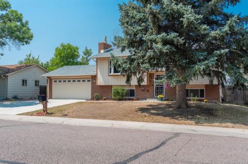 667 Naples Way, Aurora, CO 80011-4550