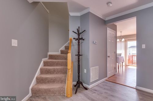 33 Holmes Dr, Charles Town WV 25414-4412 exterior