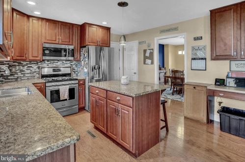 70 Pne Crk Dr, Carlisle PA  17013-9675 exterior