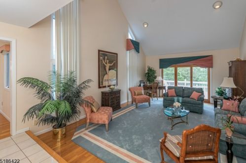 54 Coppervail Ct, Princeton, NJ 08540-7714