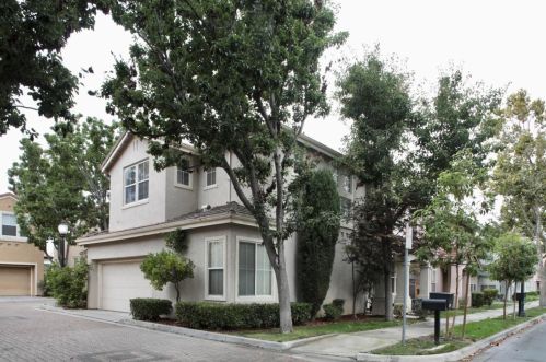 461 Whisman Park Dr, Mountain View, CA 94043-5270