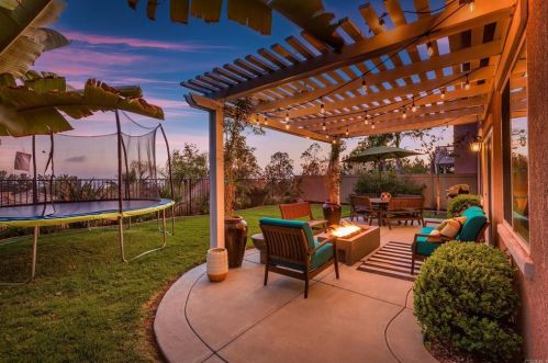 1247 Avenida Amistad, San Marcos, CA 92069-7387