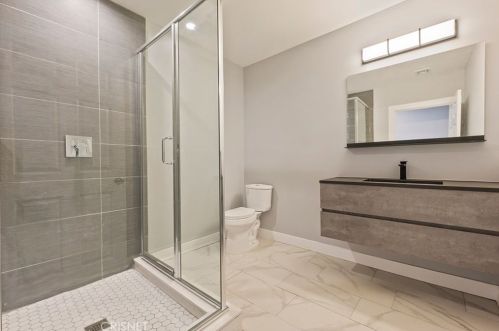 7960 Amestoy Ave, Van Nuys CA  91406-1603 exterior
