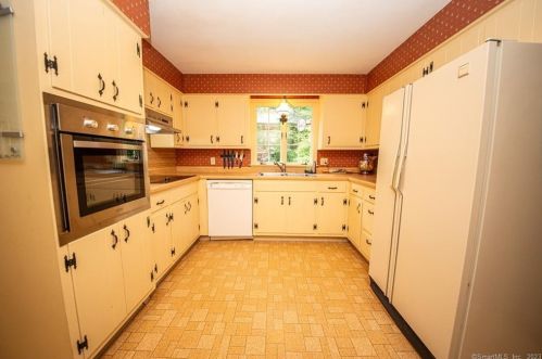 6 Shady Dell Ln, Somers CT  06071-2136 exterior