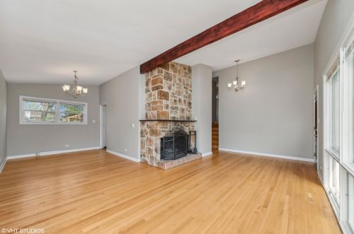 9302 Central Ave, Morton Grove, IL 60053-1526