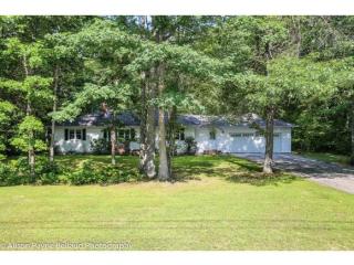 28 Mo Sett Ave, Goffstown, NH 03045-2716