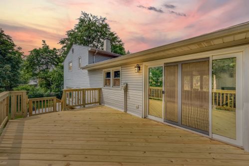 245 Bissell Dr, Palatine, IL 60074-5513