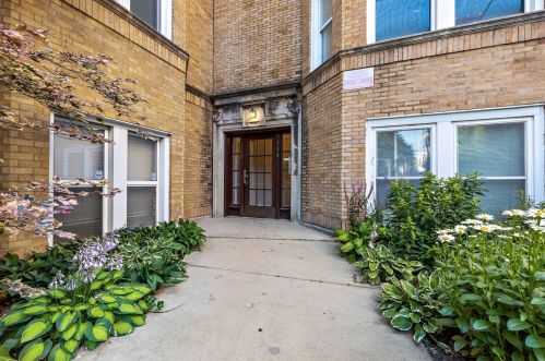 742 Melrose St, Chicago, IL 60657-6476