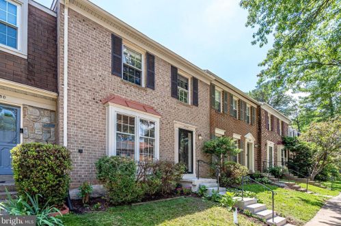 4448 Chase Park Ct, Annandale, VA 22003-5729
