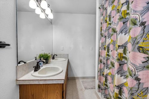 4852 Tower Way, Aurora CO 80015-3208 exterior