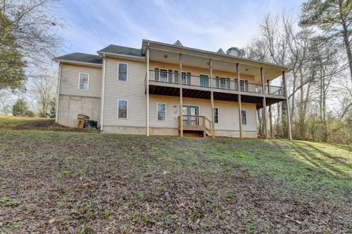 3848 Shope Rd, Gainesville, GA 30506-3271