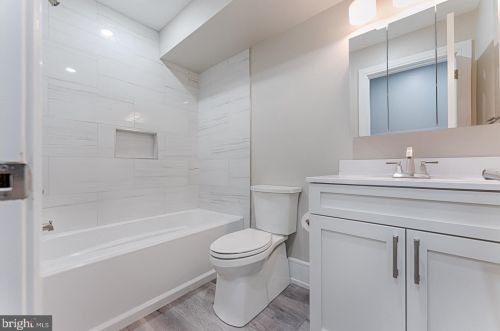 950 Front St, Philadelphia PA 19147-0043 exterior