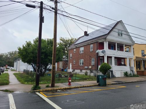 209 Sherman St, Perth Amboy, NJ 08861-4524