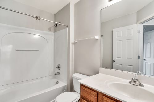 590 Yorkshire Ln, Pingree Grove IL  60140-9159 exterior