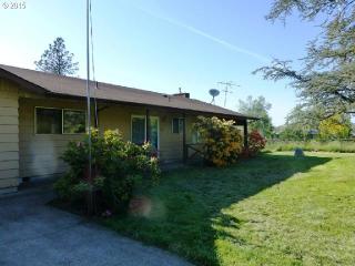 83028 Rattlesnake Rd, Dexter OR  97431-9752 exterior