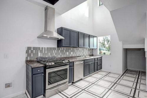 2403 Gdn Dr, Dallas TX  75215-4546 exterior