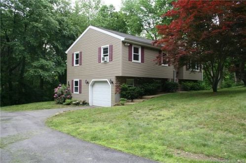 3 Forest Dr, Colchester, CT 06420-3725