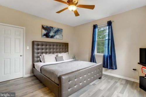 6803 Braddock Rd, Springfield VA  22151-3016 exterior