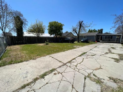 735 Empire Ave, Modesto, CA 95354-4218