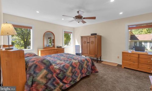 15025 Snowden Dr, Silver Spring MD 20905-5663 exterior