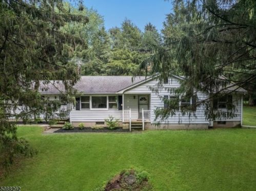 13 Sharrer Rd, Port Murray, NJ 07865-3109