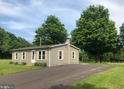 3681 Spring Rd, Carlisle PA  17013-8737 exterior