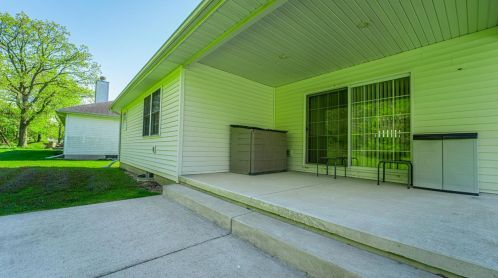 990 Stillwater Pkwy, Crown Point IN  46307-5081 exterior